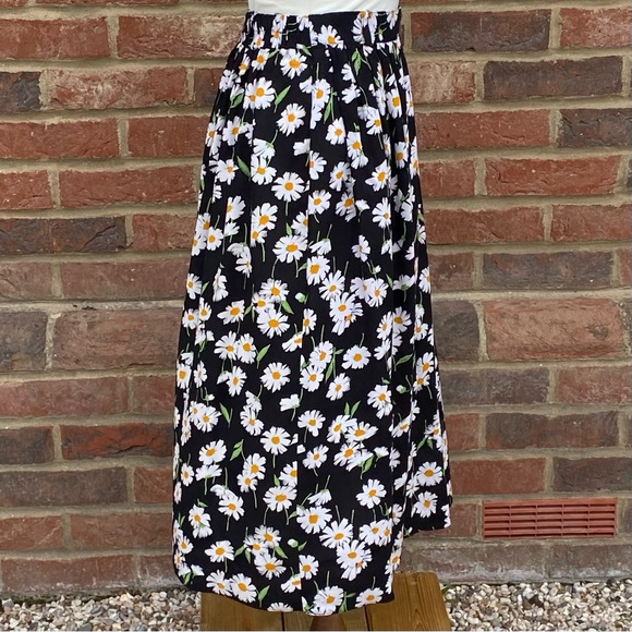 Vintage Debenhams Label Size 12 Midi Skirt Daisy Floral Print Black White - Picture 6 of 10